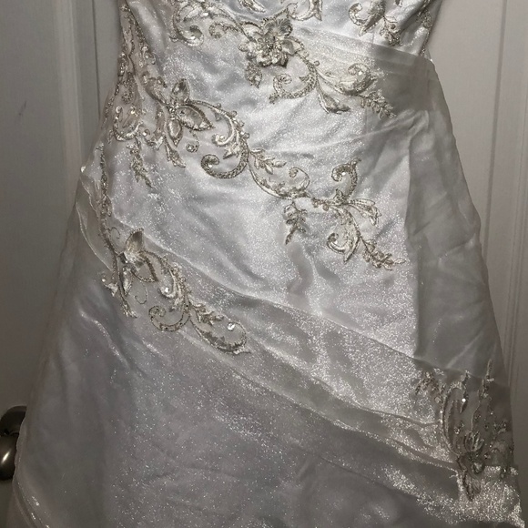 NEW SEQUIN EMBROIDERED WEDDING DRESS - Picture 8 of 8